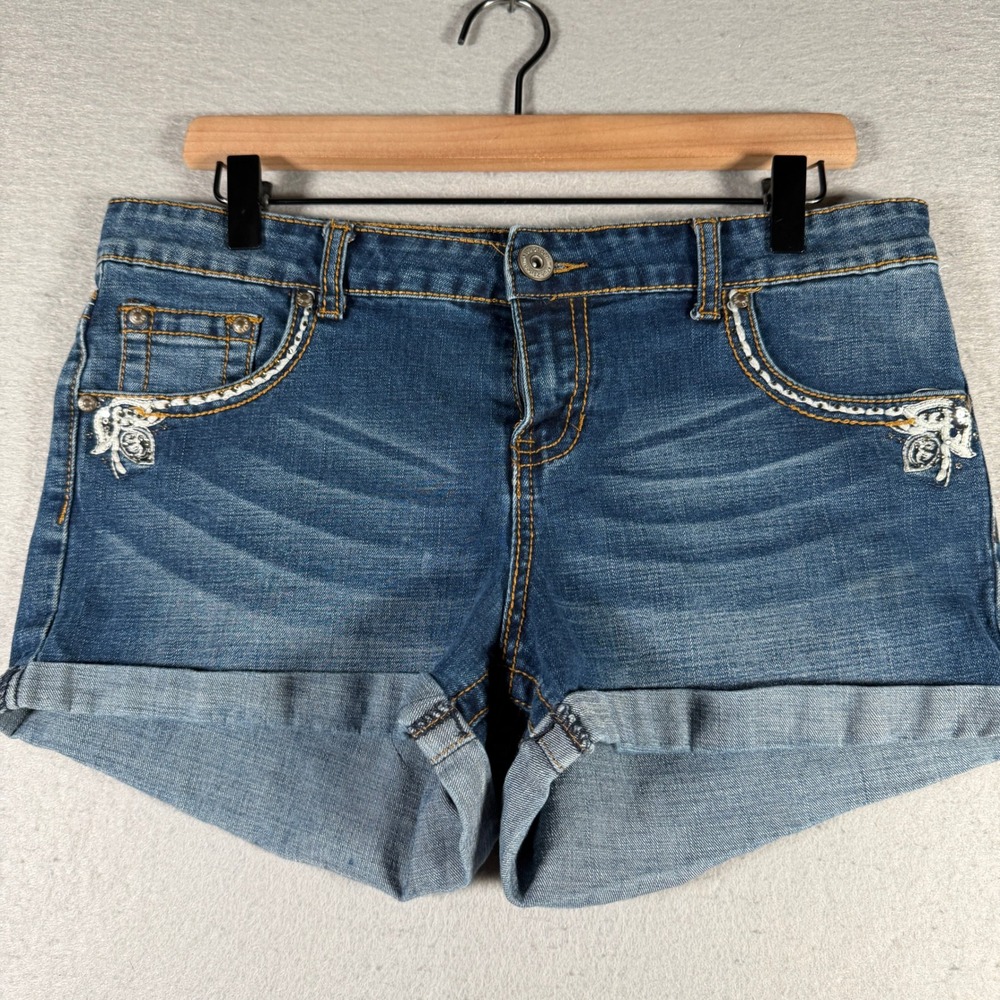 Rue21 Curvy Shorts Womens 11/12R Blue Denim Floral Embroidered Sequin Cuffed Mid